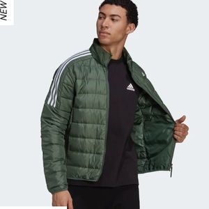 BNWT Men’s Adidas essentials down jacket in army green.
